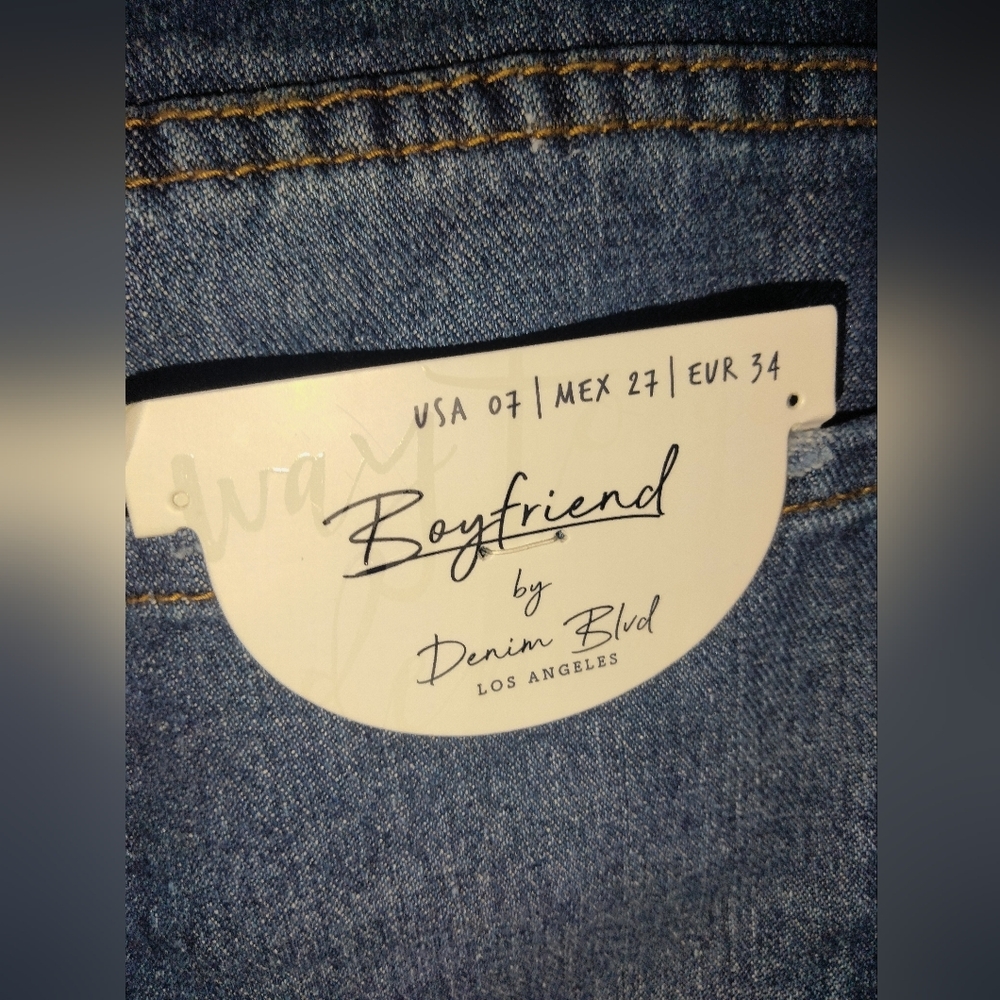 Denim Blvd Los Angeles (Size 7) Boyfriend Distressed Denim Jeans (NWT) - Picture 7 of 9